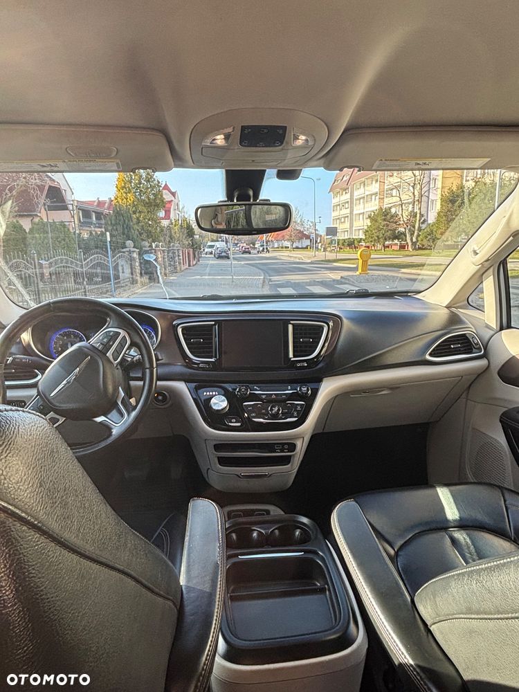 Chrysler Pacifica - 8