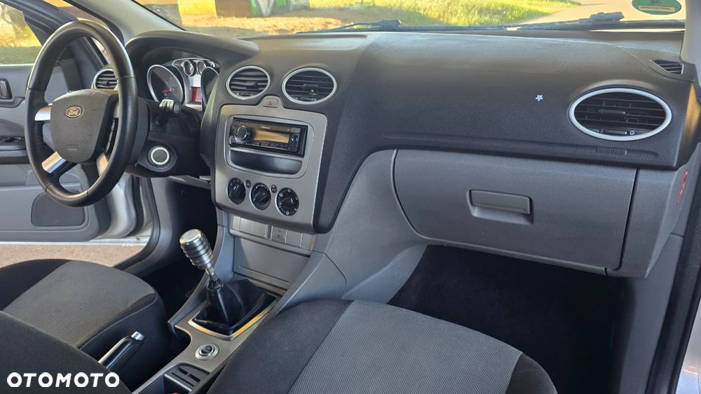Ford Focus 1.6 Ti-VCT Sport - 33