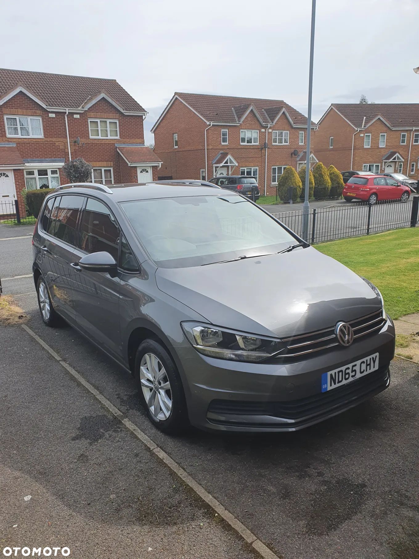 Volkswagen Touran - 1