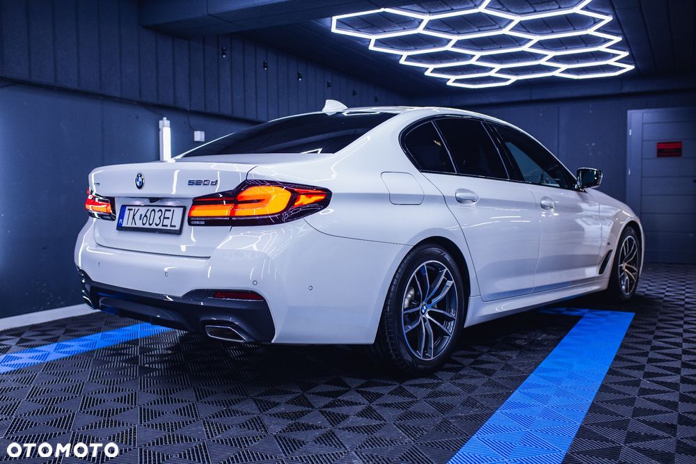 BMW Seria 5 520d xDrive MHEV M Sport sport - 4