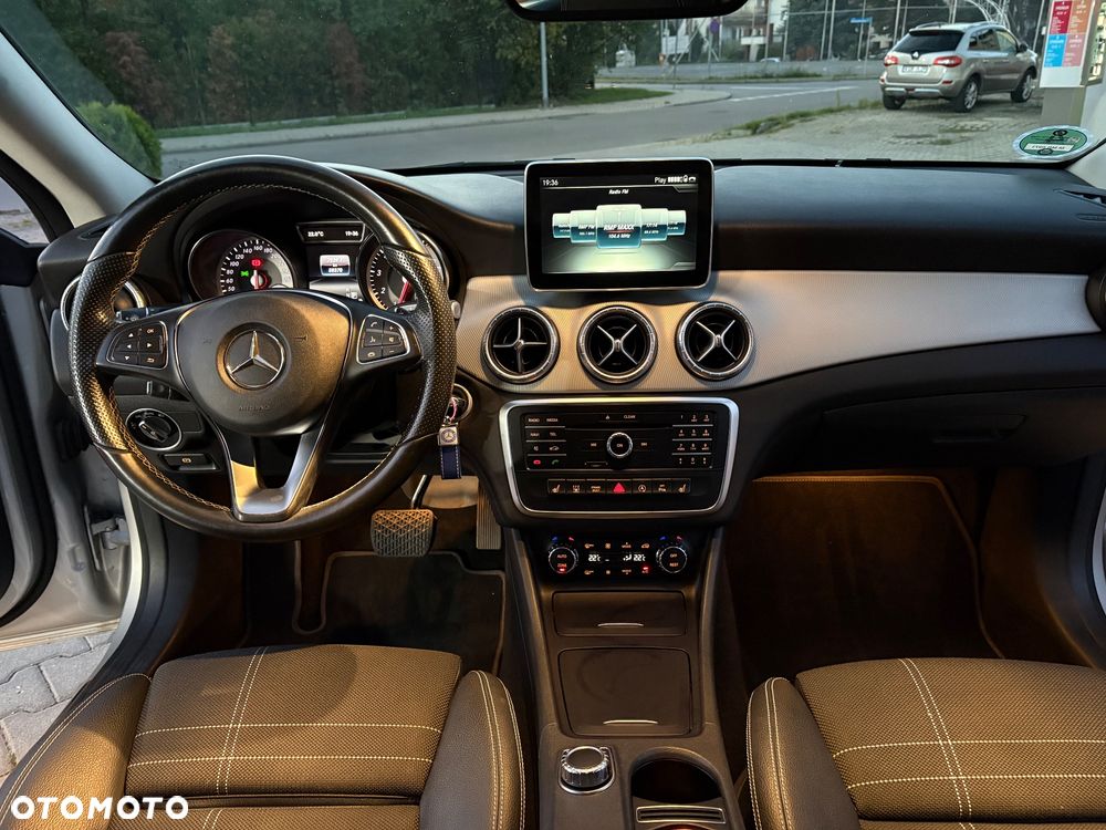 Mercedes-Benz CLA 180 7G-DCT - 9