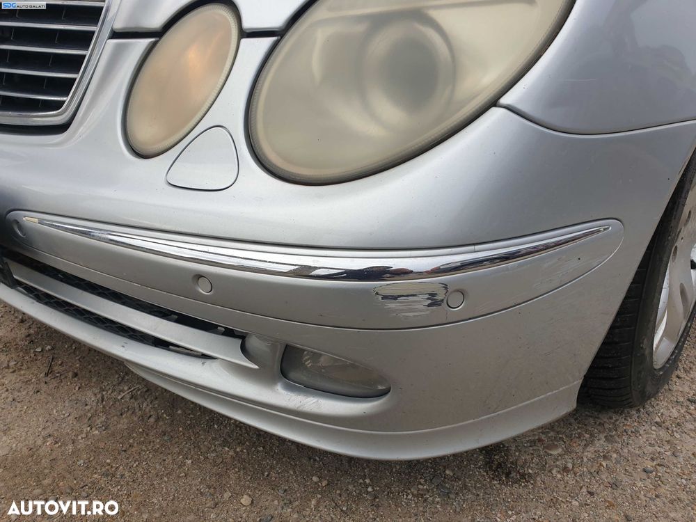 Bara Spoiler Fata cu Grile Proiectoare cu Bandouri cu Locas Senzori de Parcare si Locas Spalatoare Faruri cu Defecte Mercedes Clasa E Class W211 Break Combi NFL Non Facelift 2002 - 2006 Culoare C775 775 [K3437] [K3438] [K3439] [K3440] [K3441] [K3442] [K34 - 5