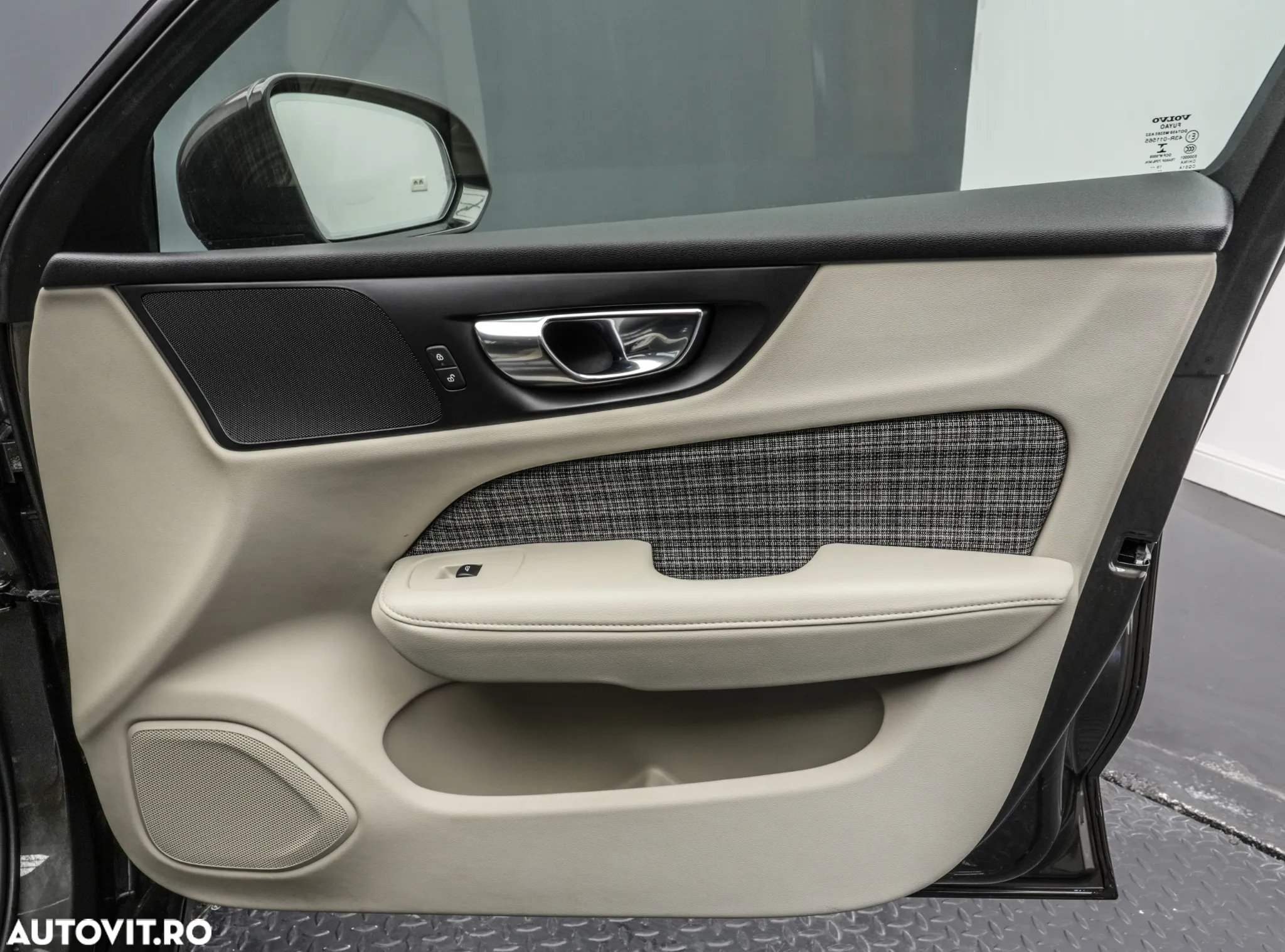 Volvo V60 D3 Momentum Pro - 24