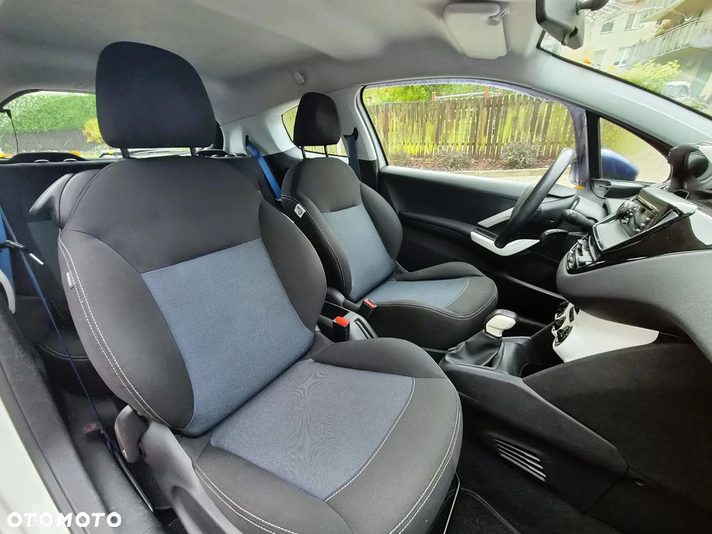 Peugeot 208 - 12