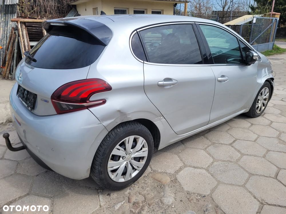 Peugeot 208 - 12
