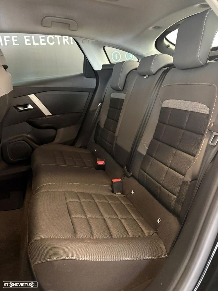 Citroën e-C4 136 PLUS - 11