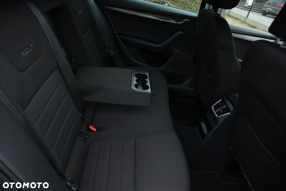 Skoda Octavia 2.0 TDI 4x4 DSG Scout - 21