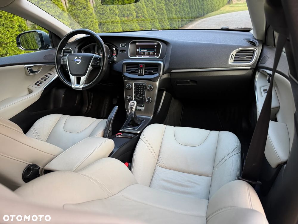 Volvo V40 D2 Momentum - 23