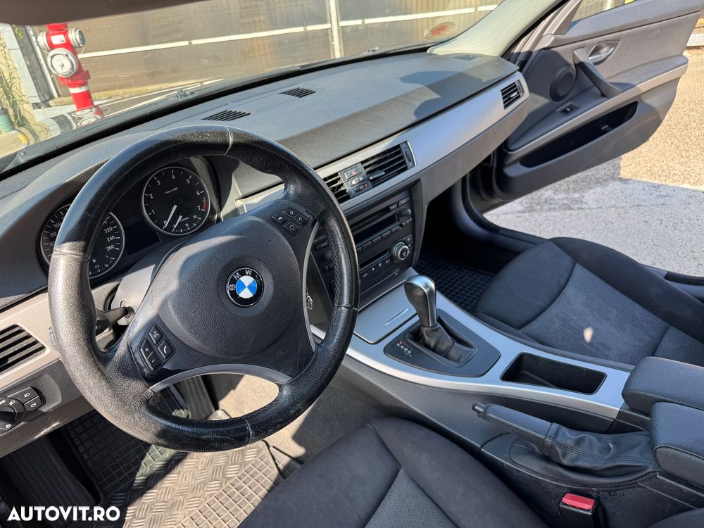 BMW Seria 3 320i Aut. - 13