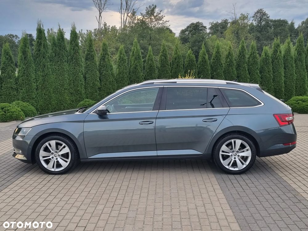 Skoda Superb Combi 2.0 TDI DSG Ambition - 4