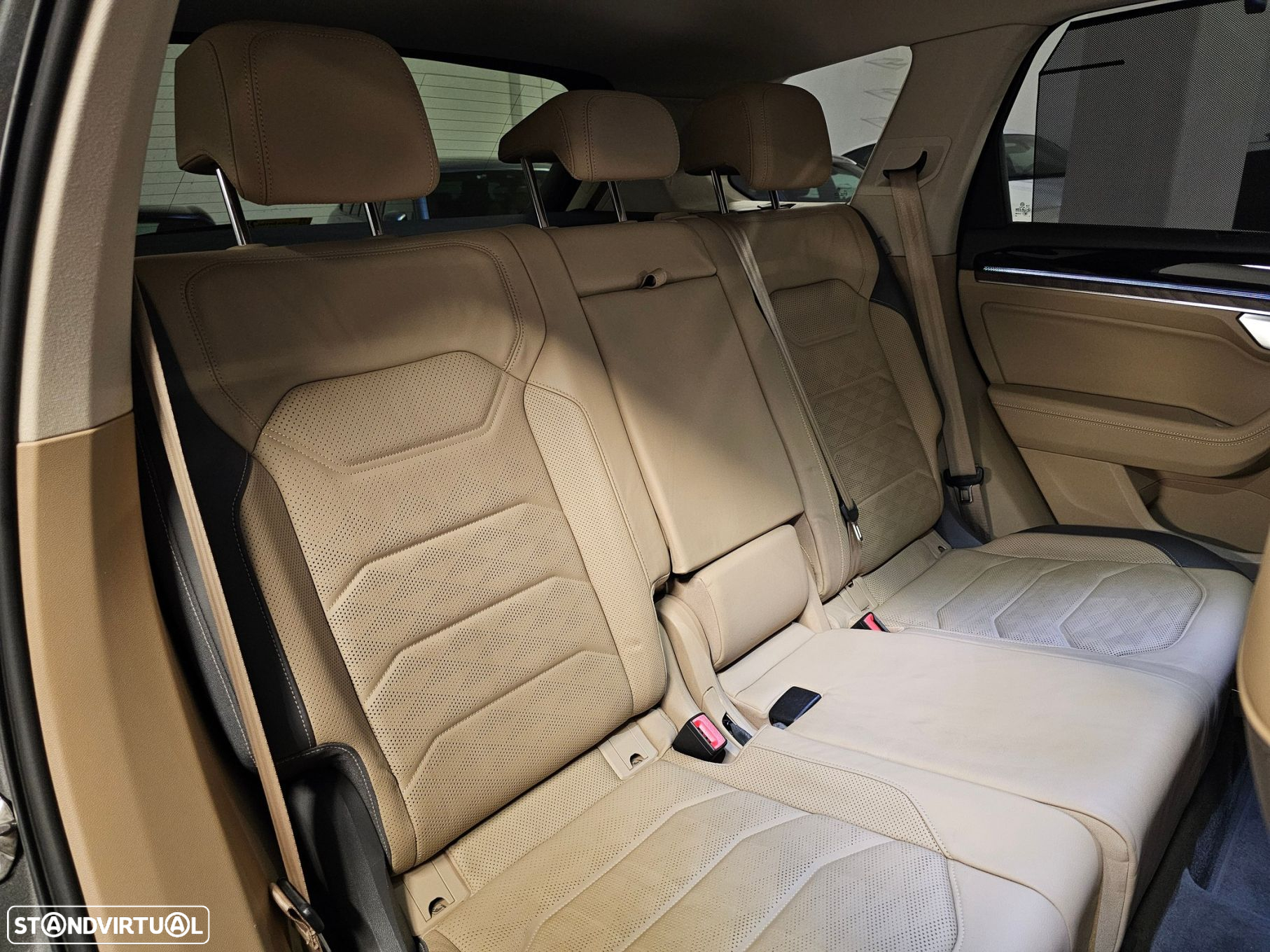 VW Touareg 3.0 TDI V6 Elegance Plus - 25