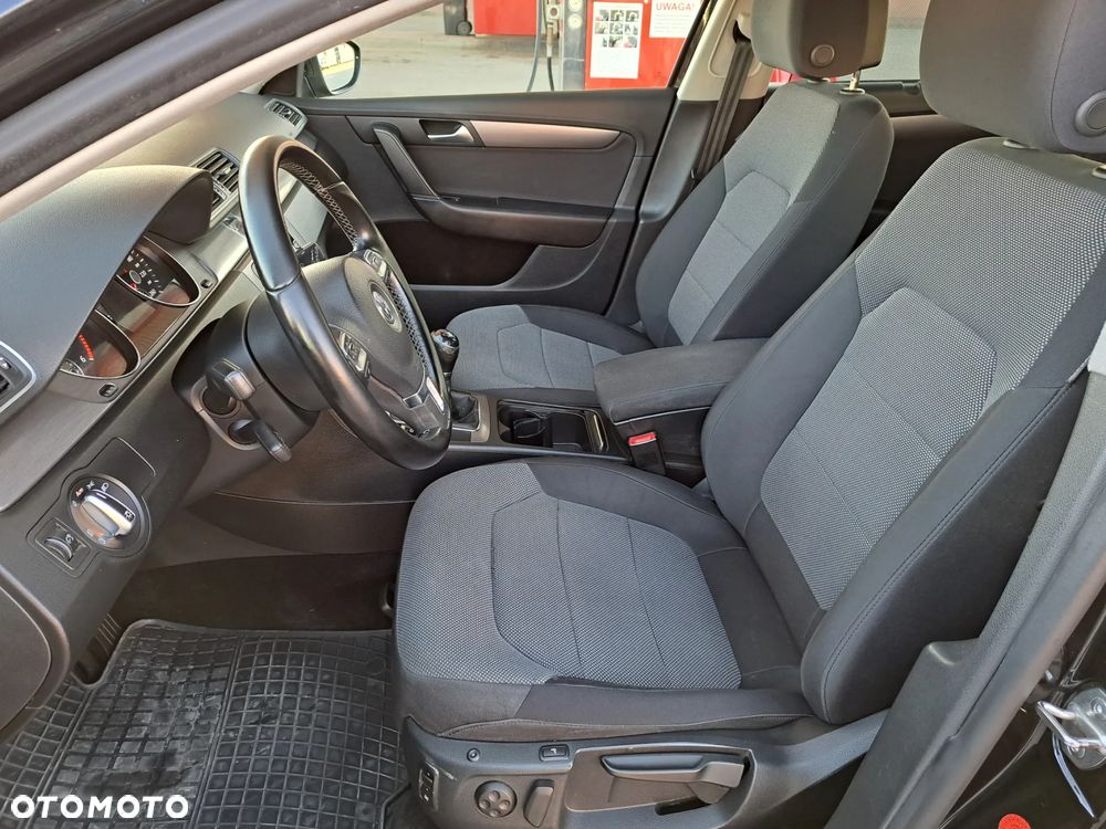 Volkswagen Passat - 18