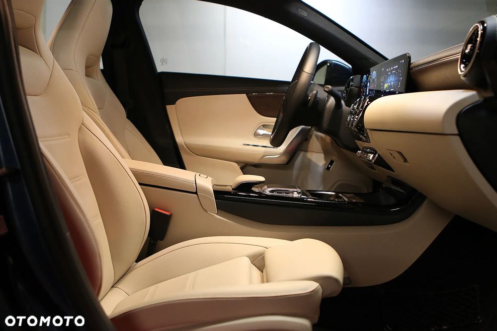 Mercedes-Benz CLA 250 4Matic 7G-DCT AMG Line - 18