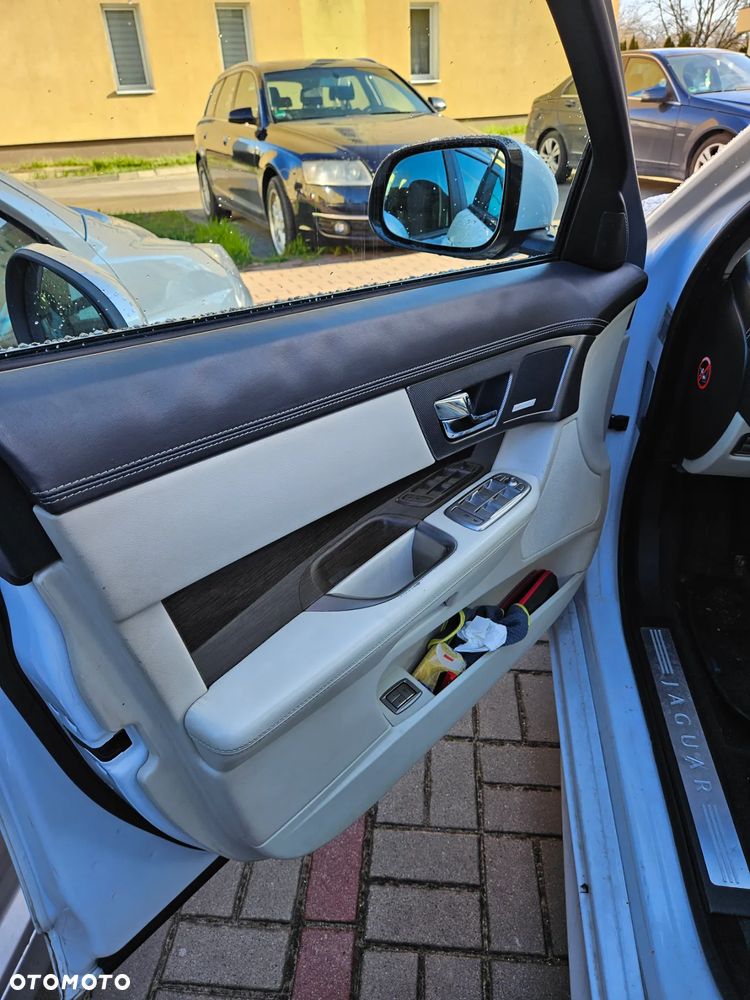 Jaguar XF XFR - 12