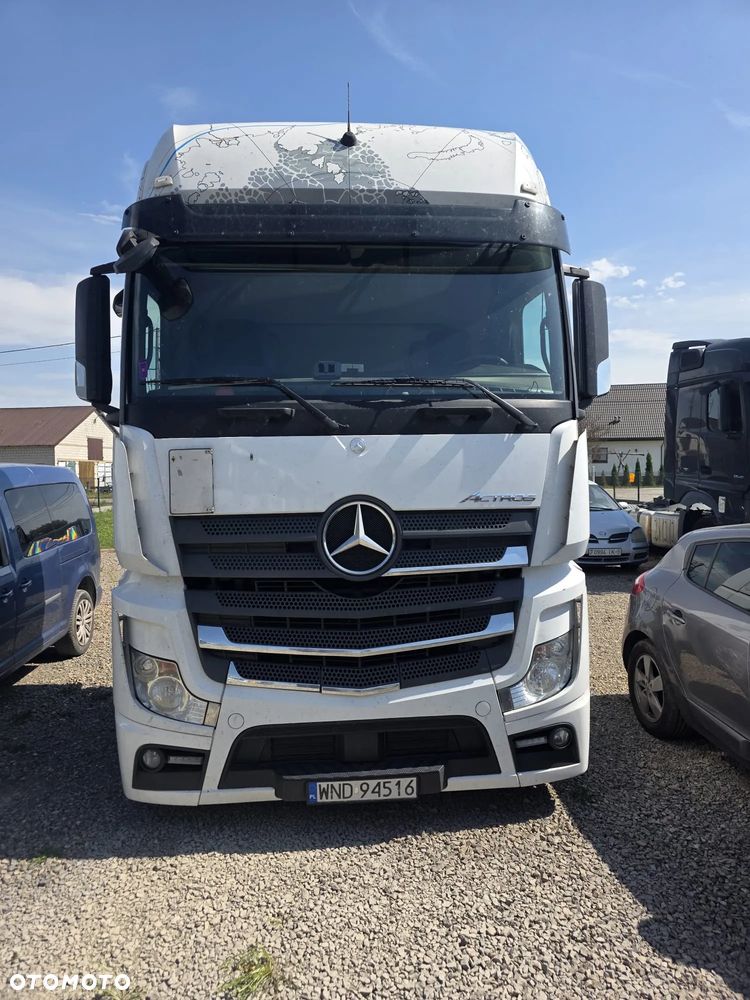 Mercedes-Benz MP4 - 1