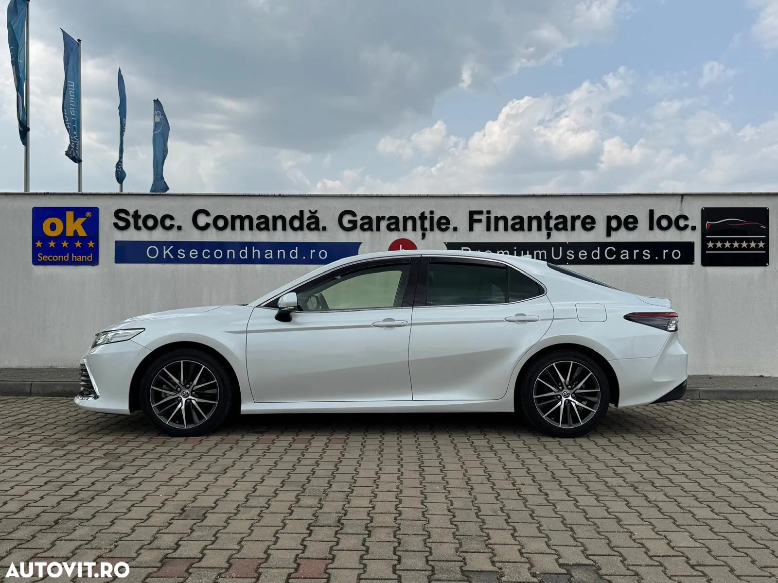 Toyota Camry 2.5 Hybrid Exclusive - 2