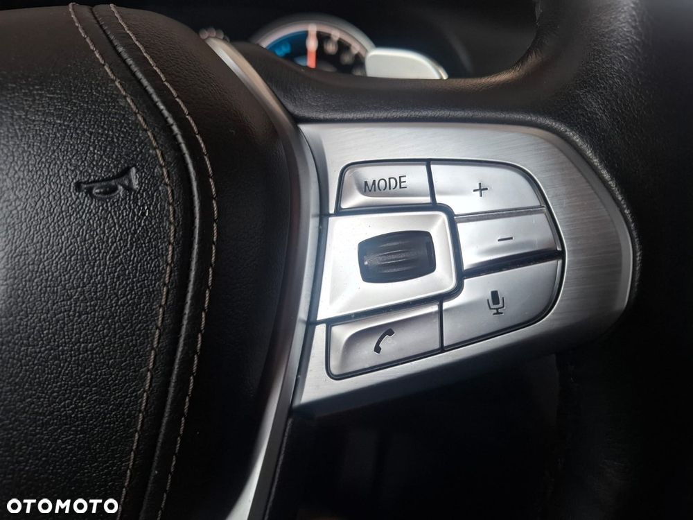 BMW Seria 7 740e iPerformance - 37
