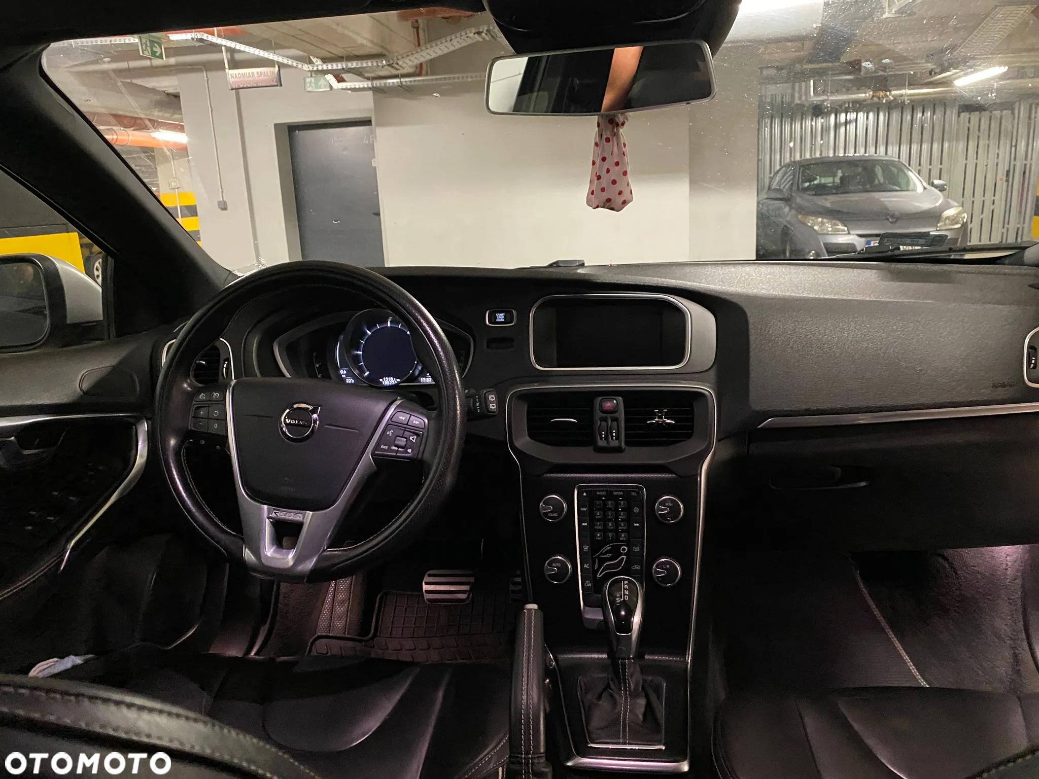 Volvo V40 D3 Drive-E R-Design Momentum - 4