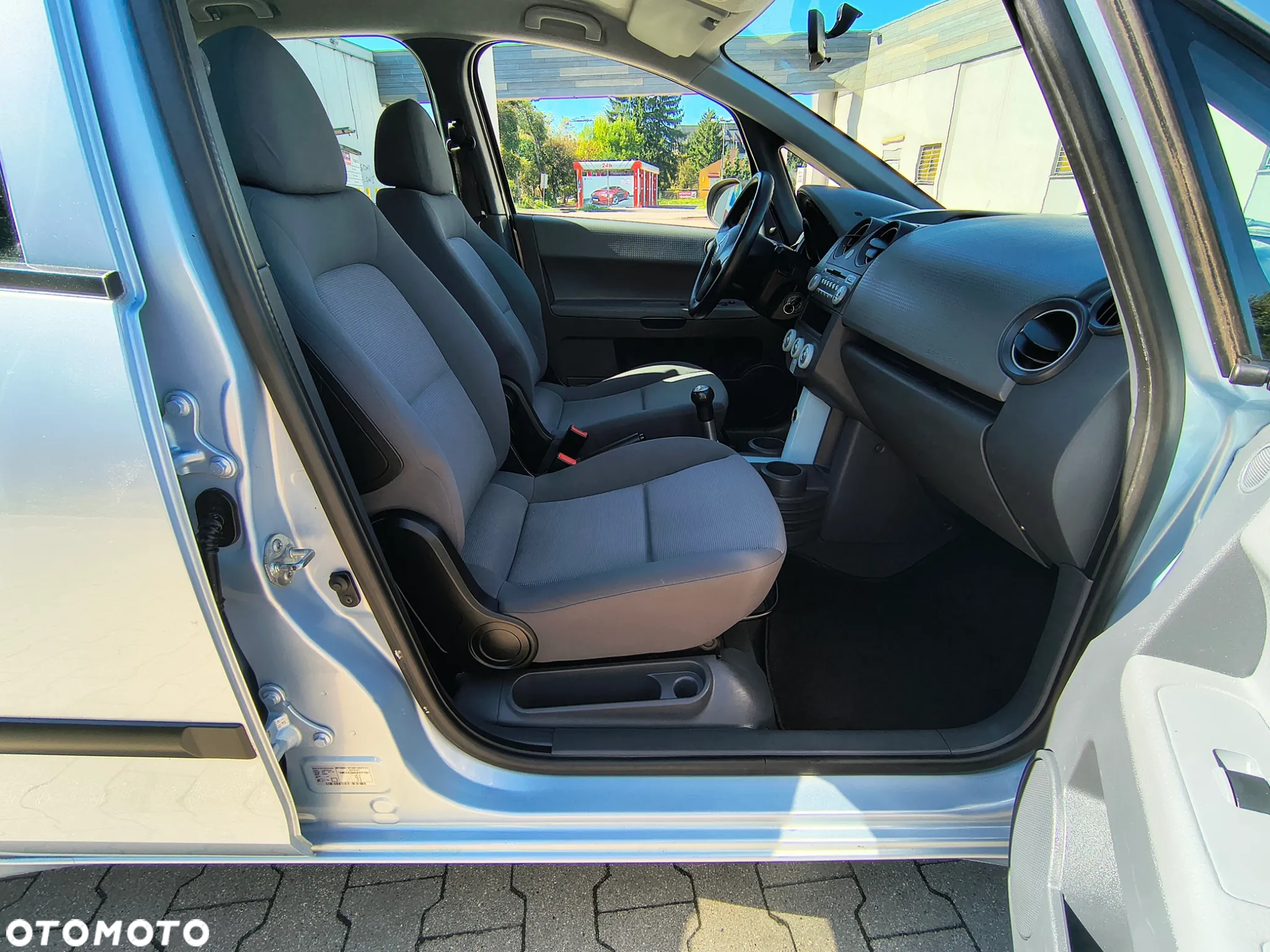 Mitsubishi Colt - 32