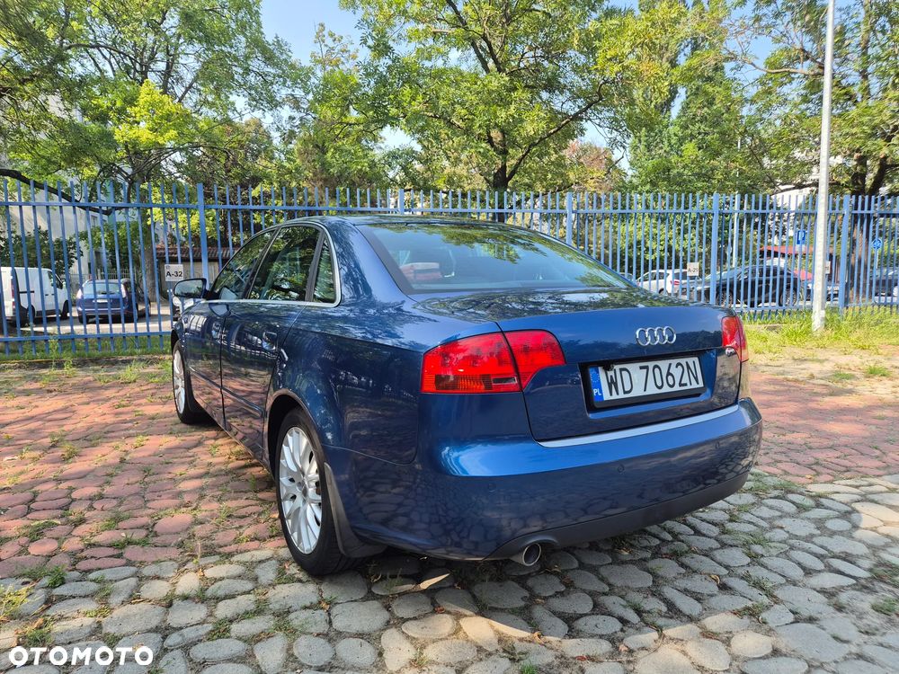 Audi A4 Limousine - 12