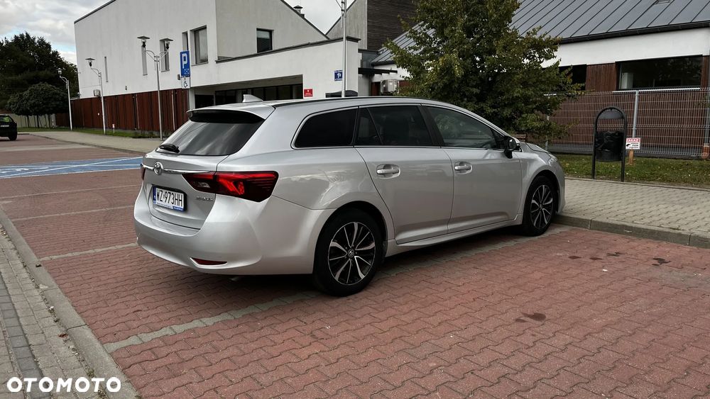 Toyota Avensis 2.0 D-4D Premium - 7