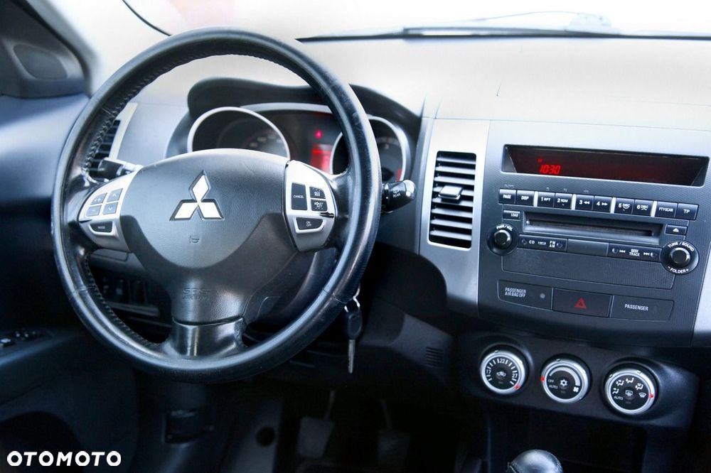 Mitsubishi Outlander - 11
