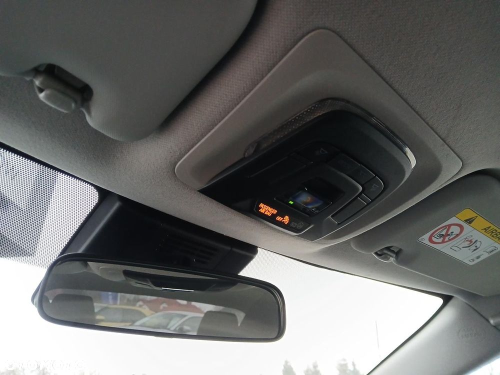 Toyota Corolla 1.8 Hybrid Comfort - 32