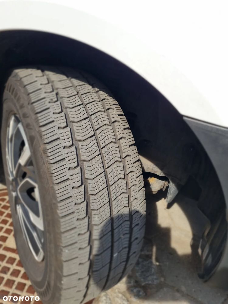 Mercedes-Benz Sprinter - 16