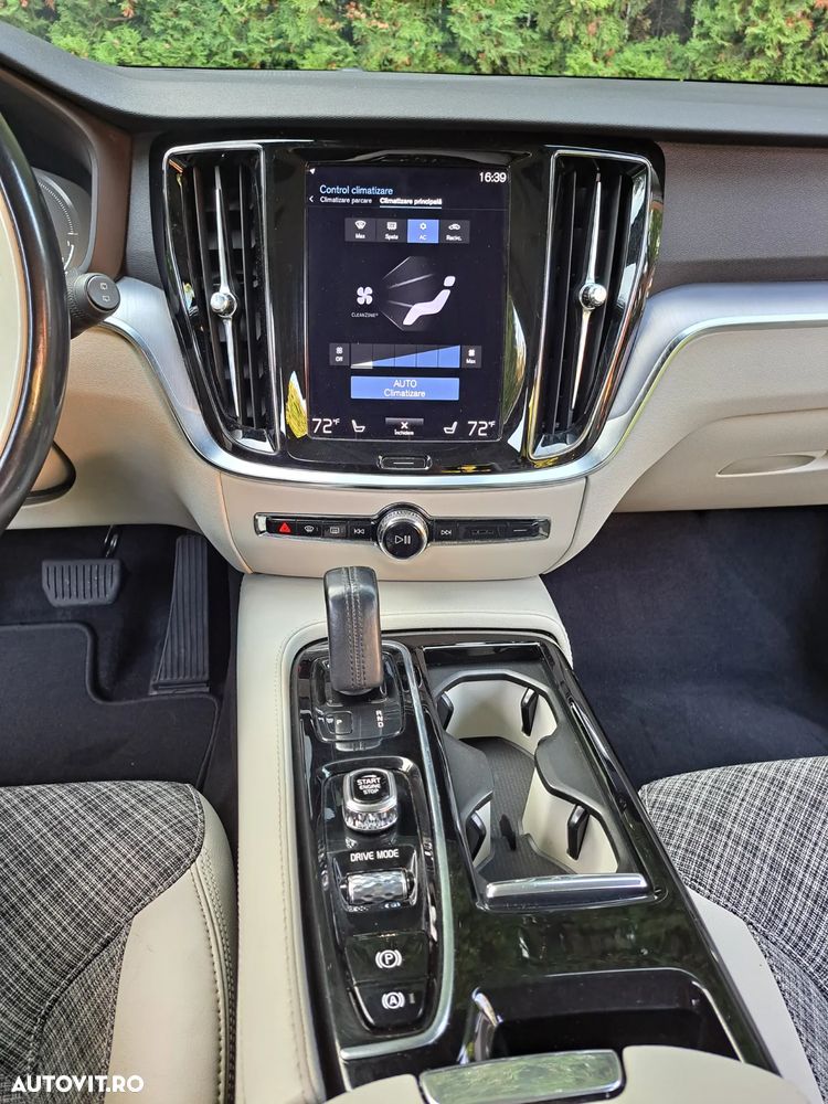 Volvo V60 T6 AWD Twin Engine Geartronic Momentum Pro - 26