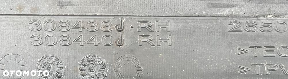 P8 GMC YUKON XL DENALI IV 2015 -  RELINGI LISTWA DACHOWA PRAWA 84314710 - 9