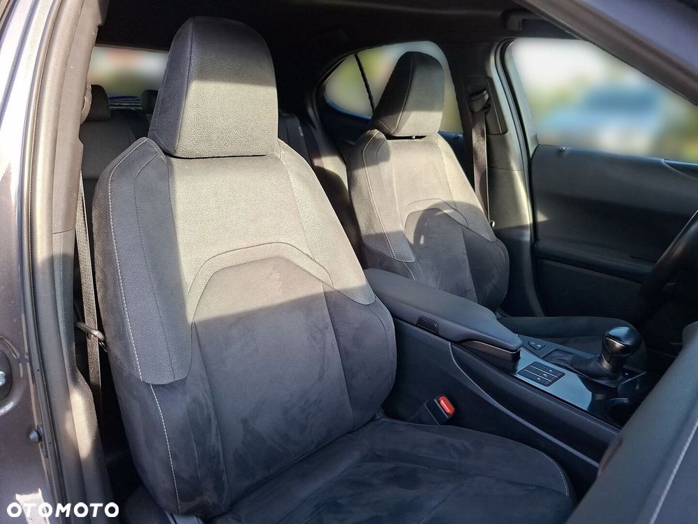 Lexus UX 250h GPF Business 2WD - 17