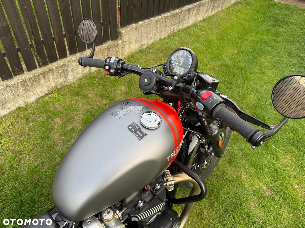 Triumph Bonneville Bobber - 3