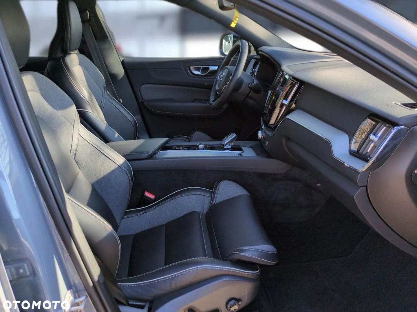 Volvo XC 60 B4 B Plus Dark - 9