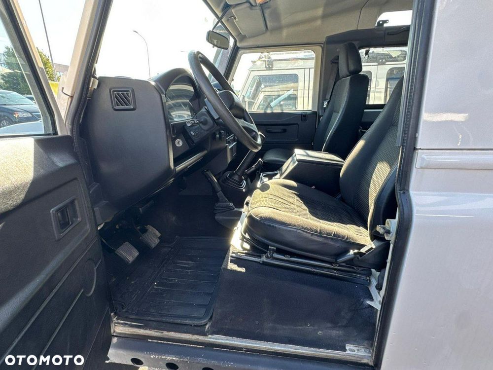 Land Rover Defender - 6