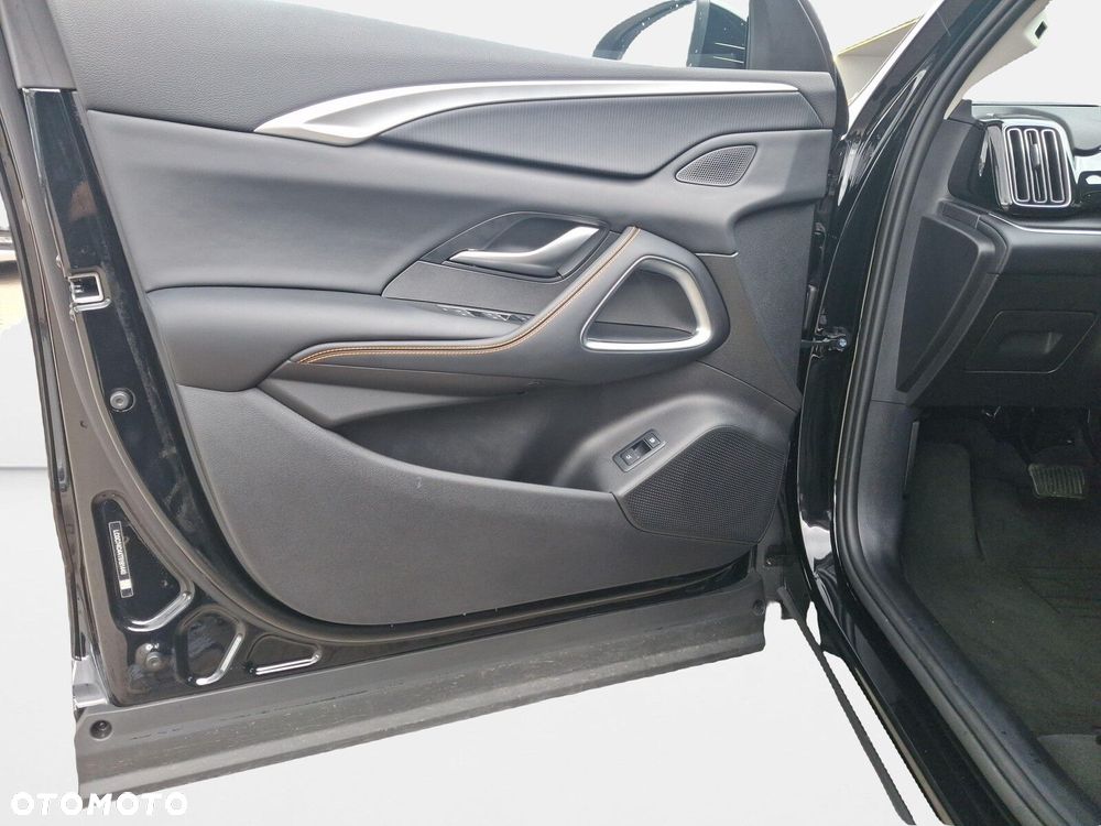 BYD Sealion 5 - 12