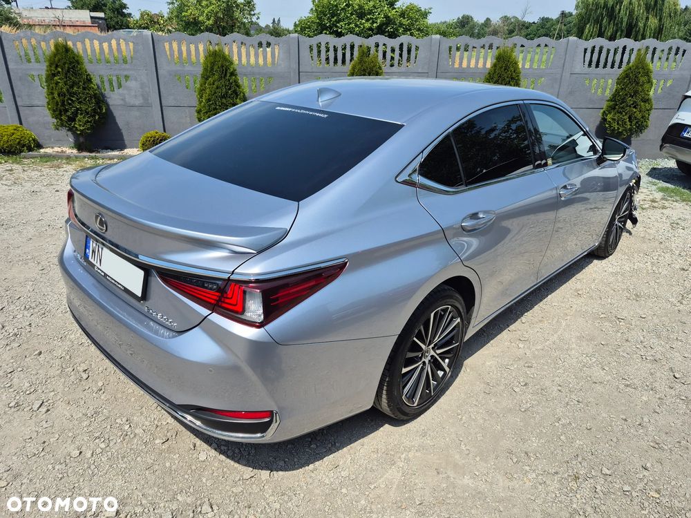 Lexus ES 300h Prestige - 4