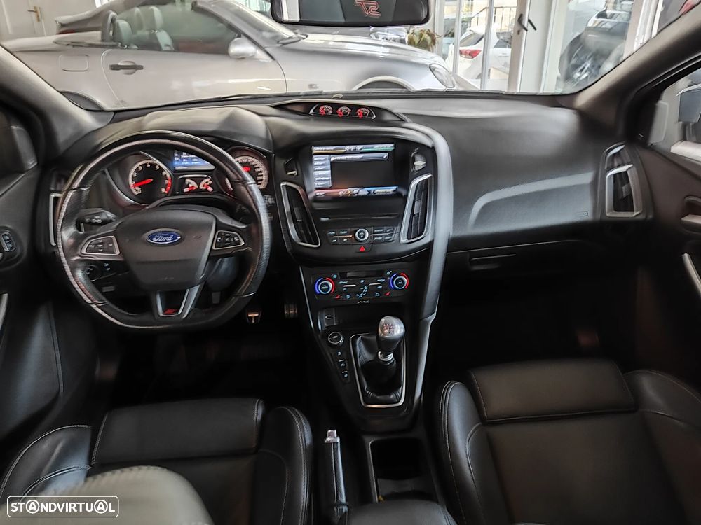 Ford Focus 2.0 EcoBoost ST c/ Pack Pele Desportiva - 40