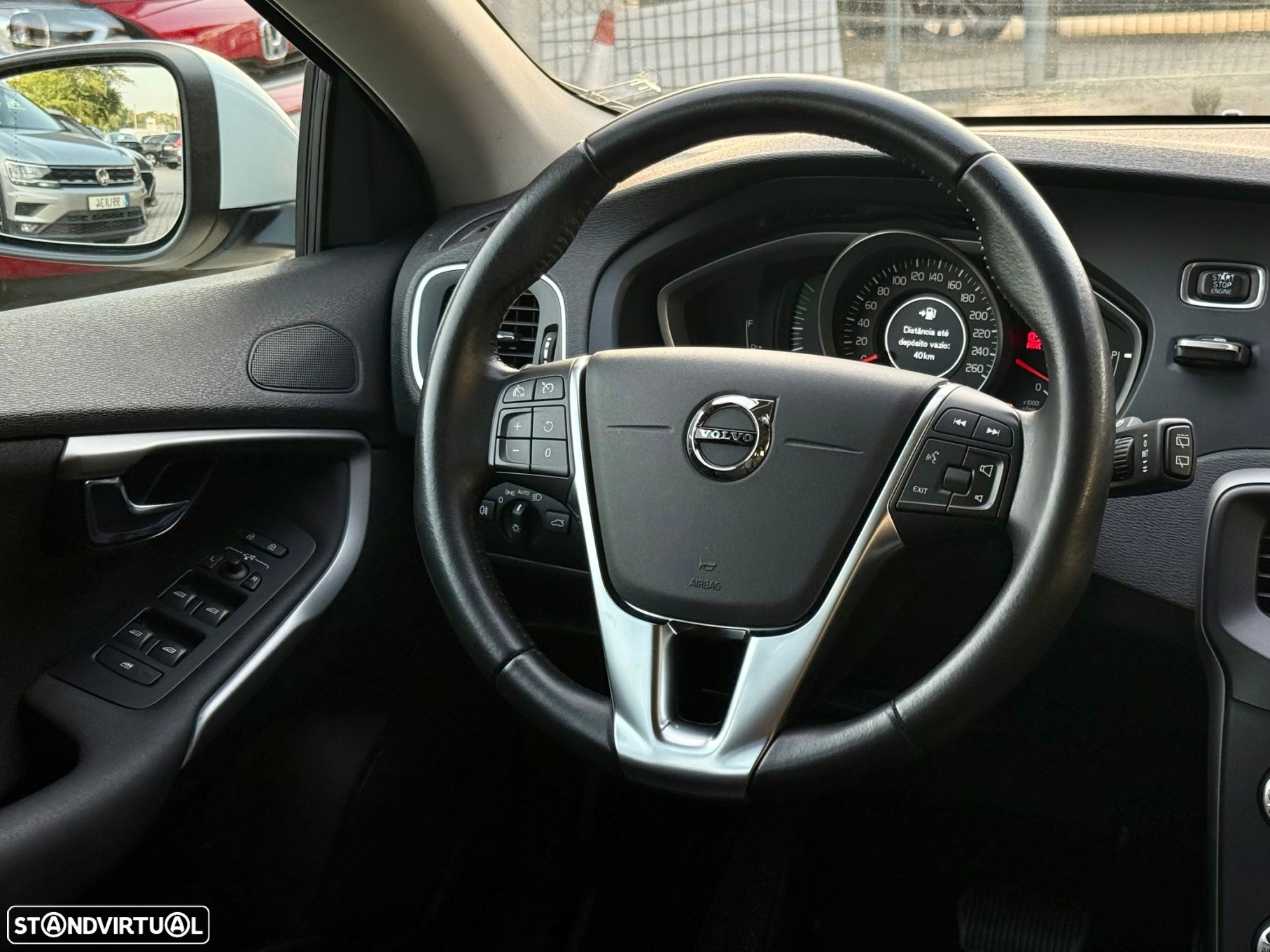 Volvo V40 2.0 D2 Momentum Geartronic - 9