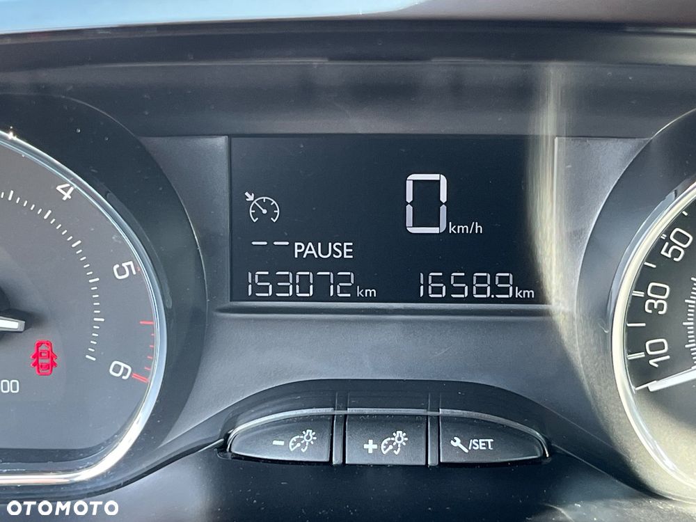 Peugeot 2008 1.6 e-HDi Active S&S - 13