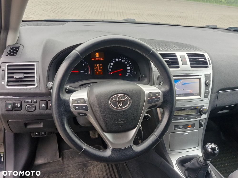 Toyota Avensis 1.8 Active - 25