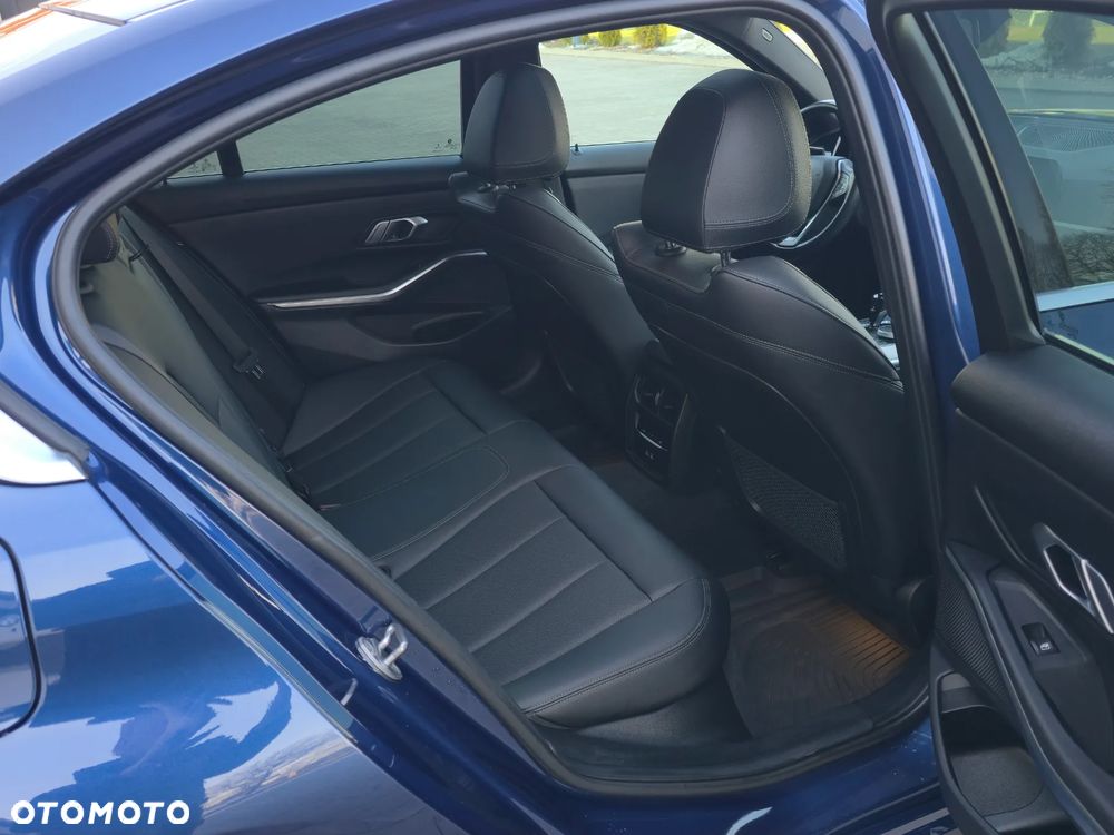 BMW Seria 3 330i xDrive Sport Line - 14