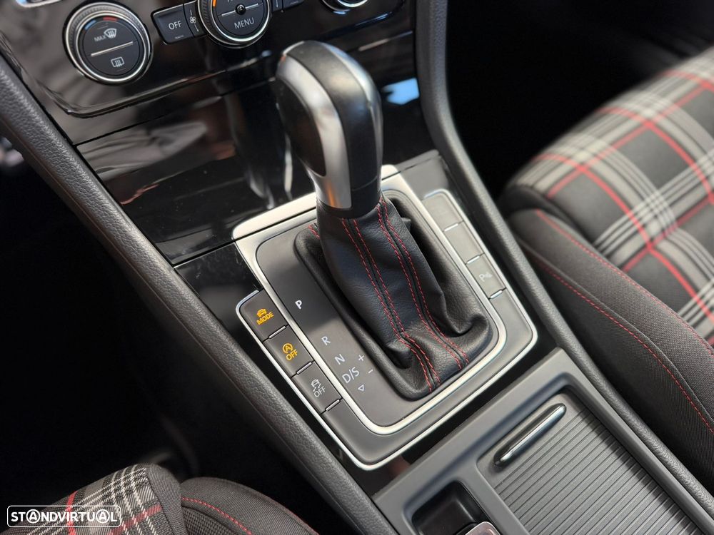 VW Golf 2.0 TSI GTI DSG Performance - 41
