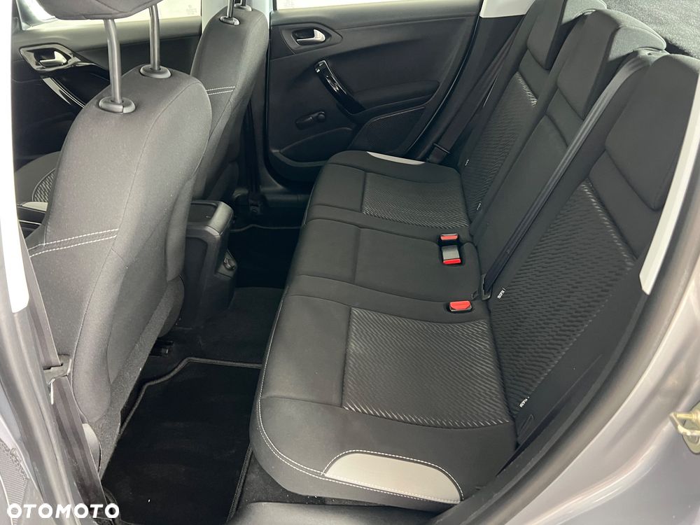 Peugeot 2008 1.2 Pure Tech Style - 16
