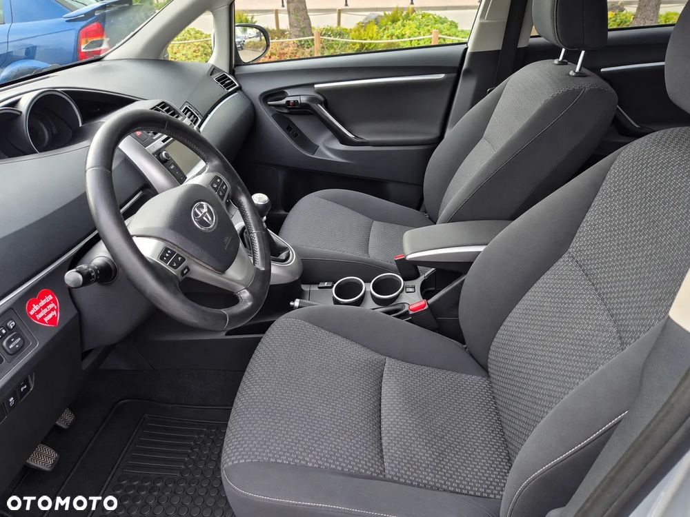 Toyota Verso 2.0 D-4D Prestige - 8