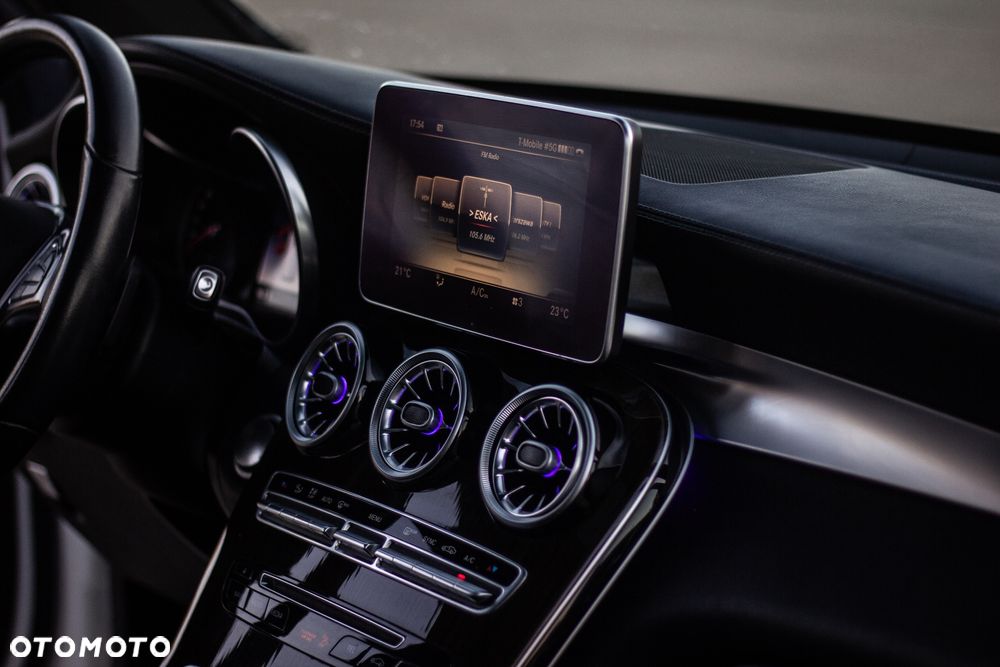 Mercedes-Benz GLC 300 4Matic 9G-TRONIC AMG Line - 23