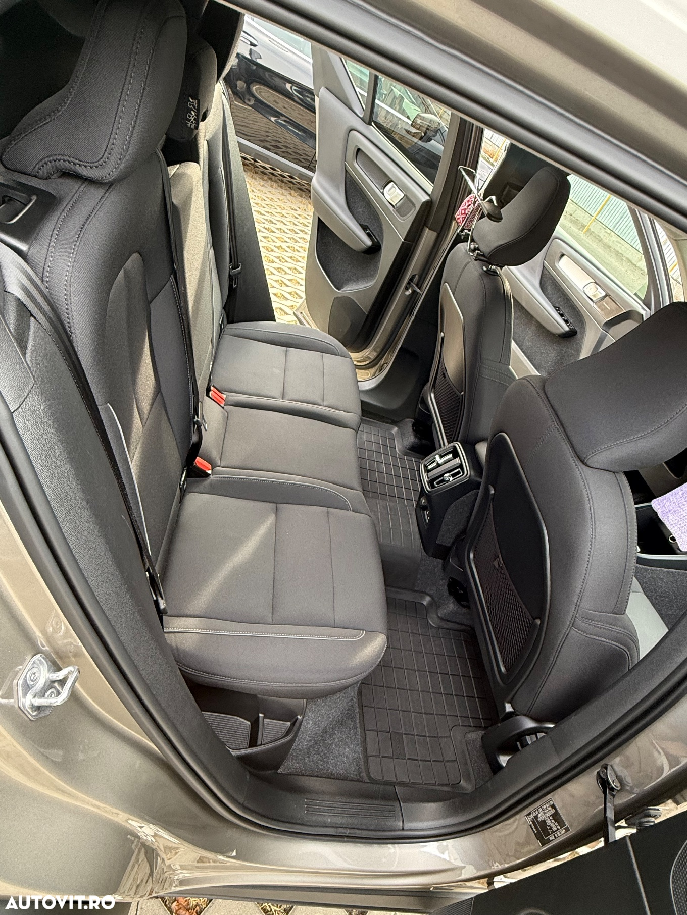 Volvo XC 40 B4 AT8 AWD Mild Hybrid Momentum Pro - 8