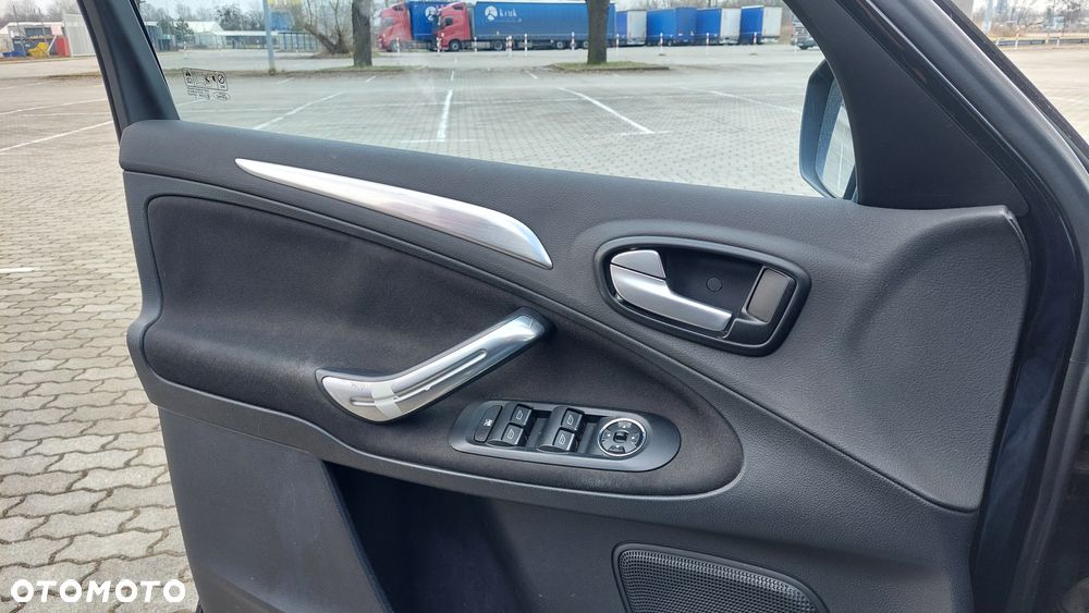 Ford S-Max 2.0 Titanium - 24