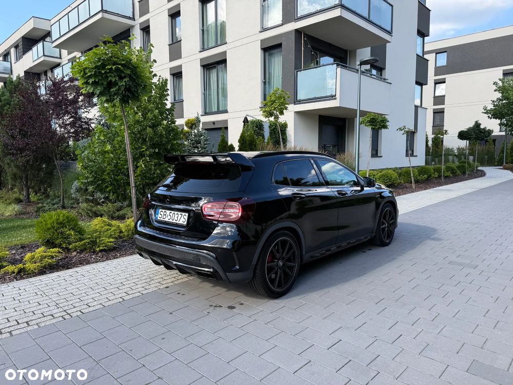 Mercedes-Benz GLA - 4
