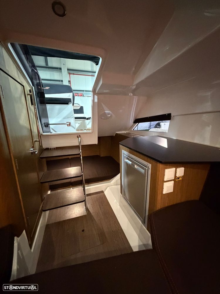 Beneteau 8.8 Sundeck - 11