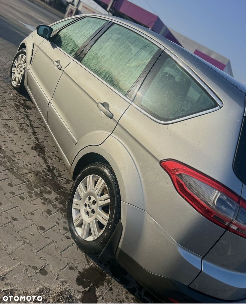 2010 Ford S-Max, photograph 4